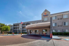 Отель Comfort Suites DFW Airport  Ирвинг